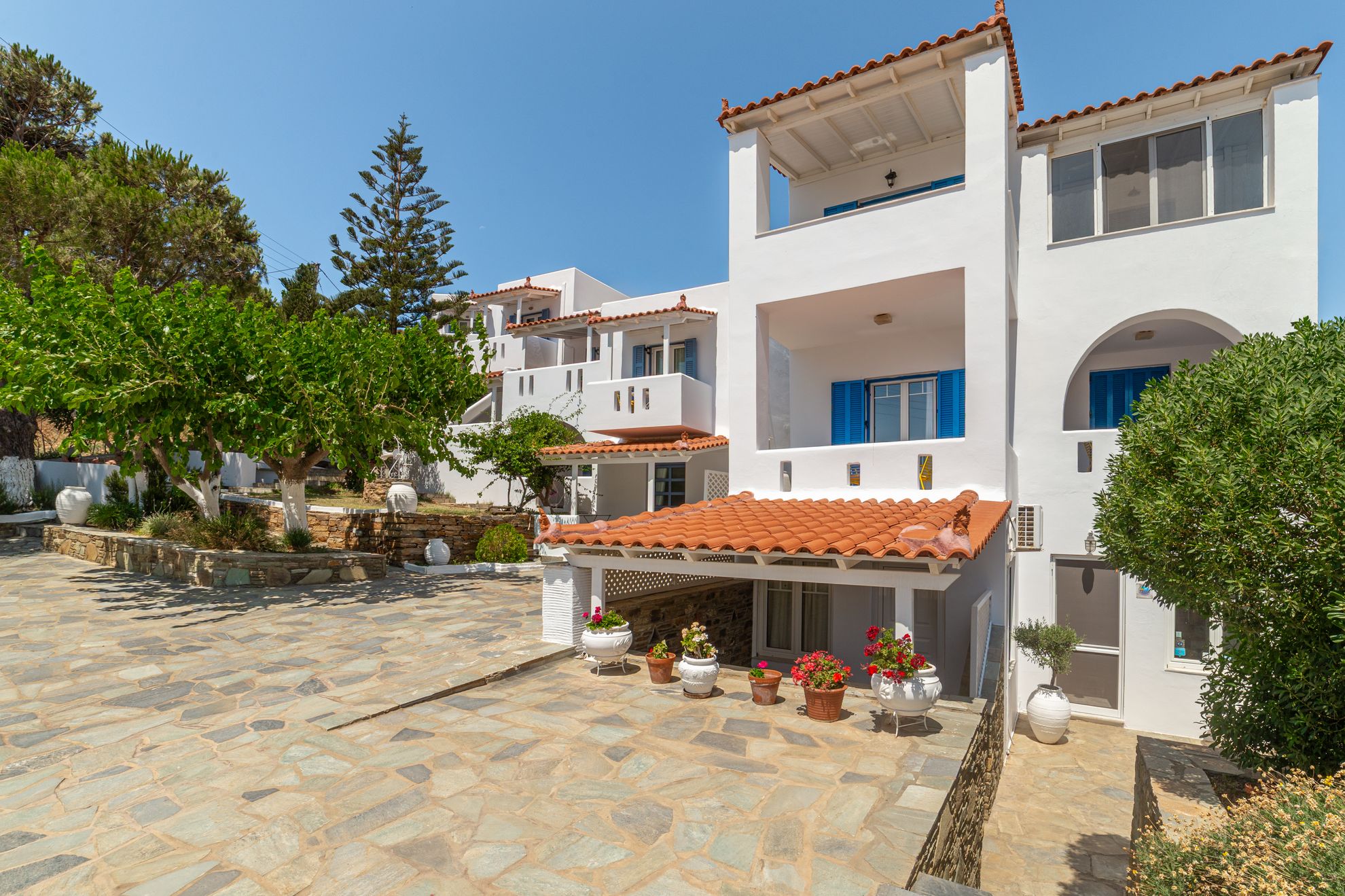 Studio Irene, πρόσοψη & κήπος